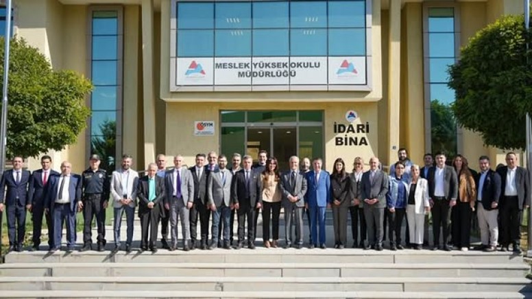 AĞRI İLİNİN HİZMET SEVDALISI BAŞKANI İLHAMİ YILDIZ