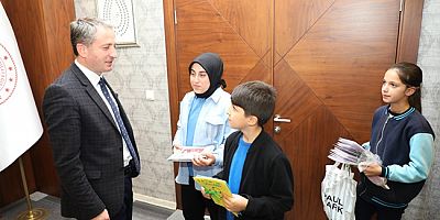 Ağrı’da “Sözlük Tasarım” yarışmasında dereceye giren öğrencilere ödülleri verildi