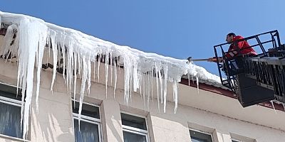 OKUL VE CAMİLERDE BUZ SARKITLARINA MÜDAHALE