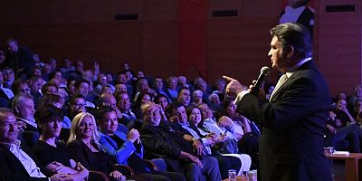 Sanat Güneşi Zeki Müren Osmangazi’de en sevilen şarkılarıyla anıldı 